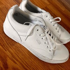 Vans SELDON leather white shoes tennis Classic White Sneakers w 10  skate EUC